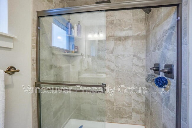 Building Photo - 11025 NE 137th Ave