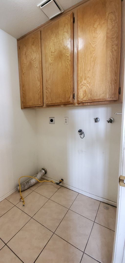 Building Photo - Silverlake's Home- 3 Bedrooms, 2 Bathrooms...