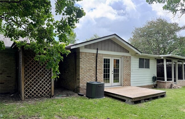 Building Photo - 5510 Delwood Dr