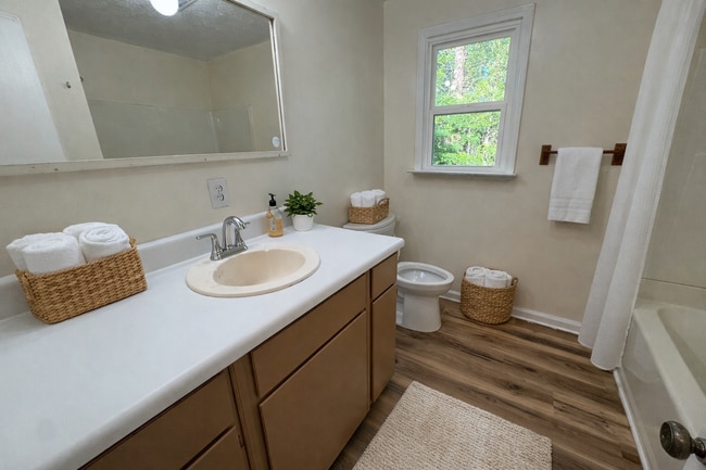 Building Photo - Well Maintained 3 Bedroom 2 Bath on a Private 1 Acre Lot