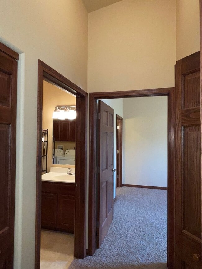 Building Photo - 2 Bedroom, 2 Bath Condo for Rent
