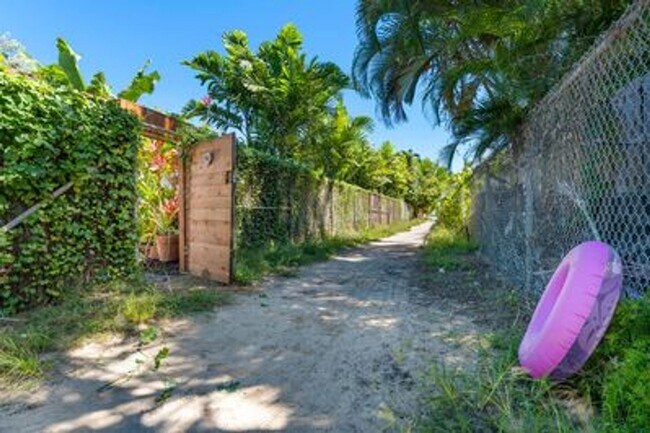 Building Photo - Elegant Home w/ Private Beach Access, Pool...