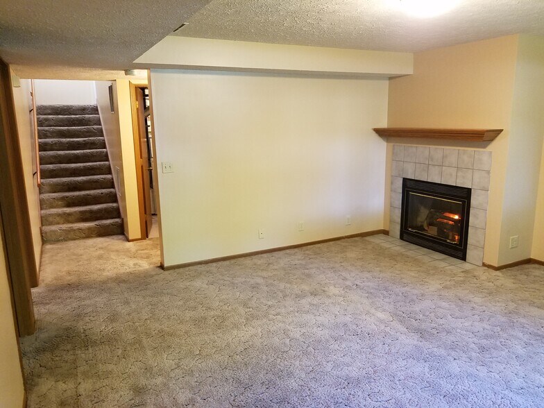 Building Photo - 5501 S 32nd Cir