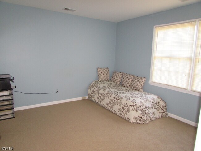 Building Photo - 8 Genoble Rd