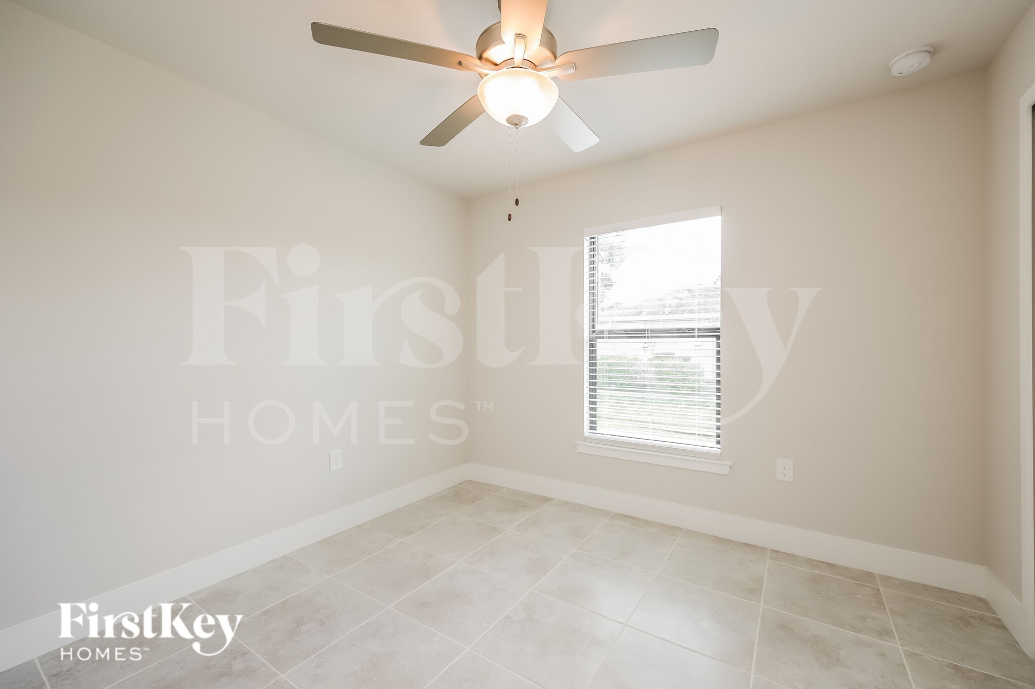 Building Photo - 915 Plumosa Ave