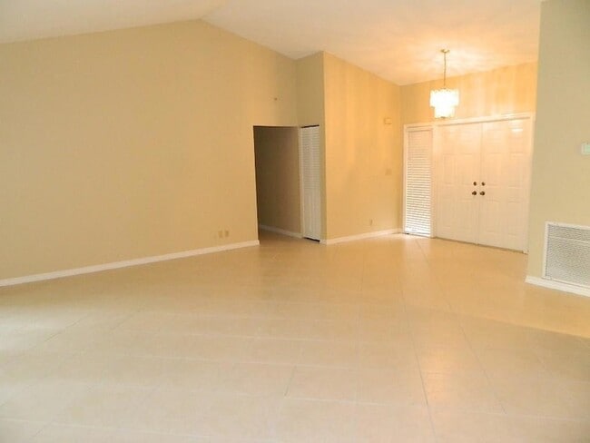 Building Photo - 4002 NW 73rd Ave