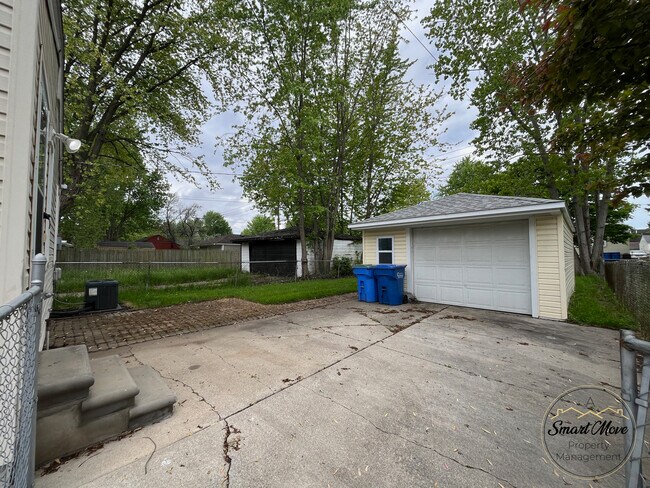 Building Photo - 22507 Sharrow Ave