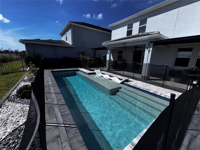 Building Photo - 11939 Satire St