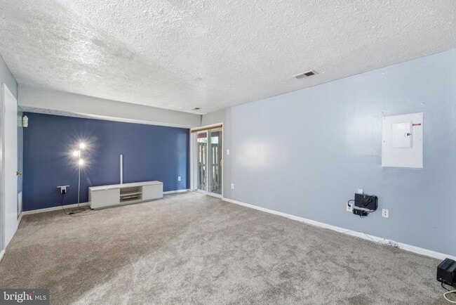 Building Photo - 10703 Campus Way S