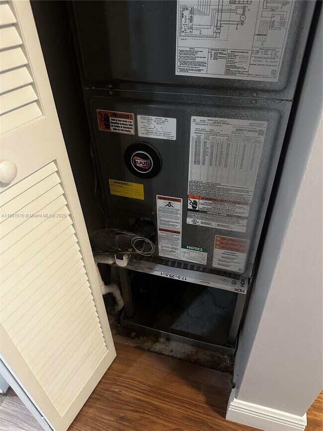 Building Photo - 549 NW 208th Way