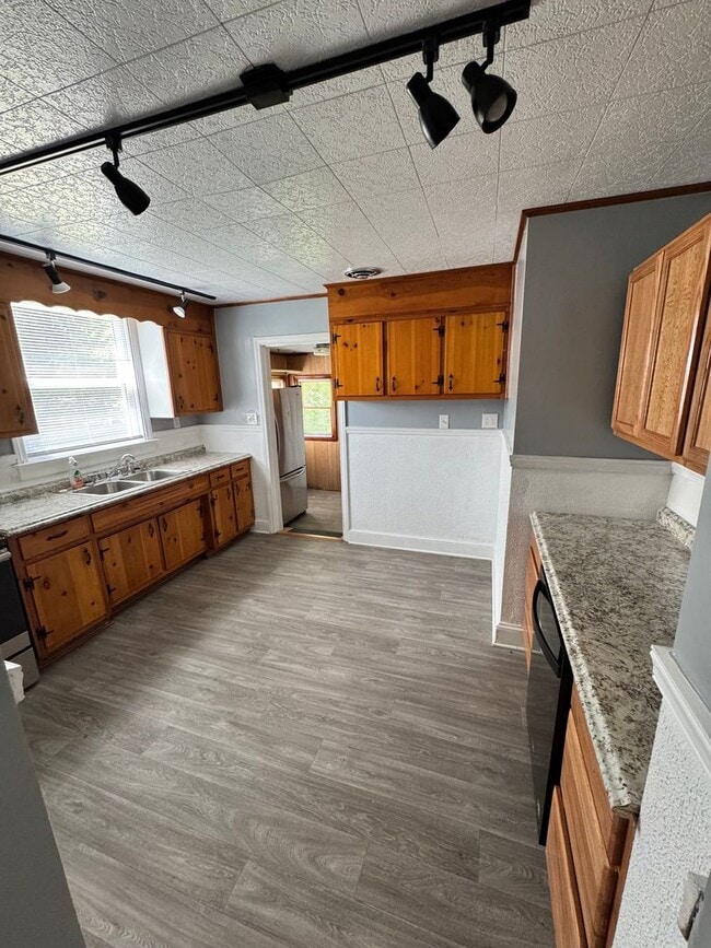 Building Photo - Cozy 4 bed 1.5 bath Ranch House in Petersburg
