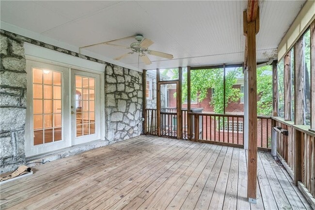 Building Photo - 664 Courtenay Dr NE