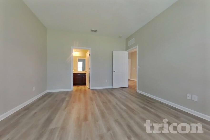 Building Photo - 16517 Cherry Landing Dr