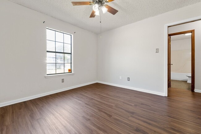 Building Photo - 3/2 Sherwood