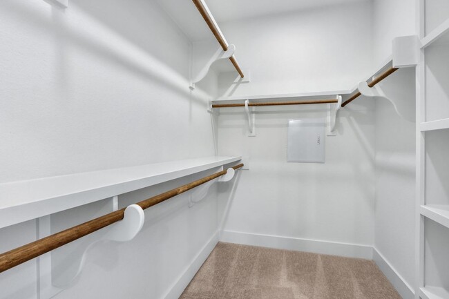 Building Photo - 2050 Lohmans Spur