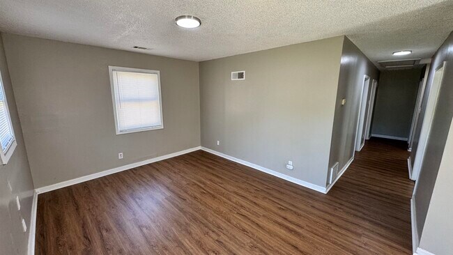 Building Photo - 2434 Vollintine Ave
