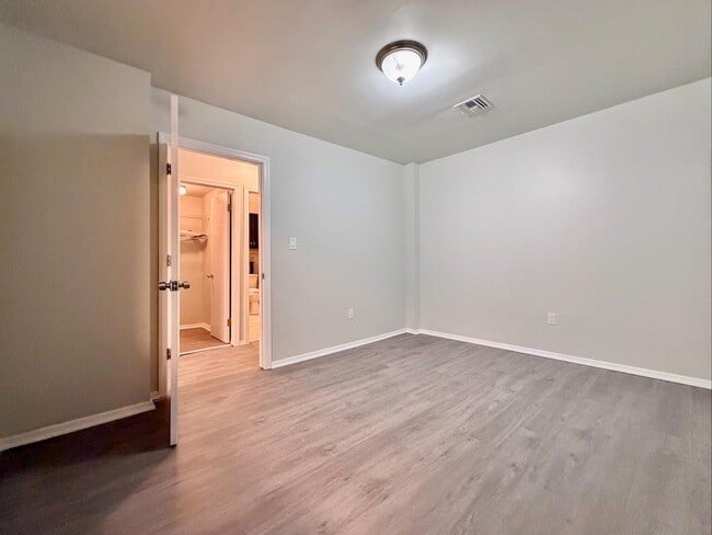 Building Photo - 311 5th St