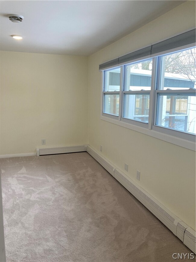 Building Photo - 449 Bugbee Dr