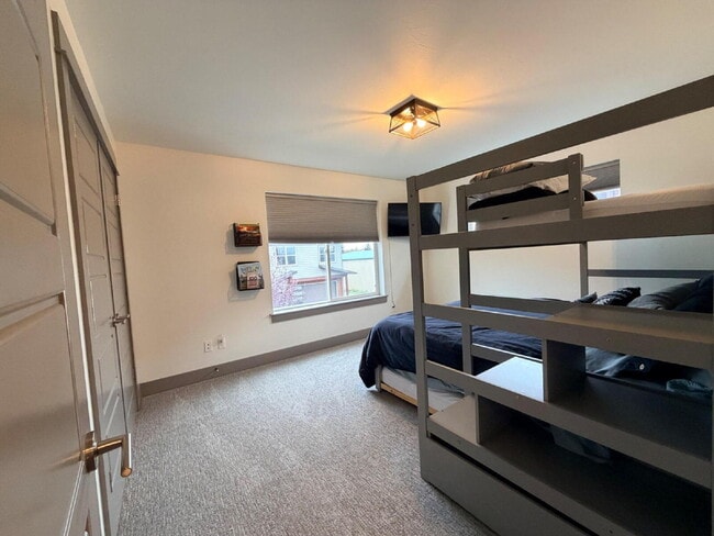 Building Photo - Gorgeous and Quiet 3 Bed 2.5 Bath Home in Railway Lofts & Cottages With Gallatin River Access!! M...