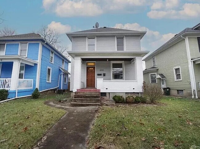 Building Photo - 305 Eaton Ave