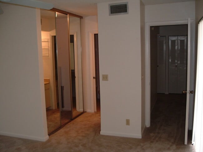 Building Photo - SOMERSET