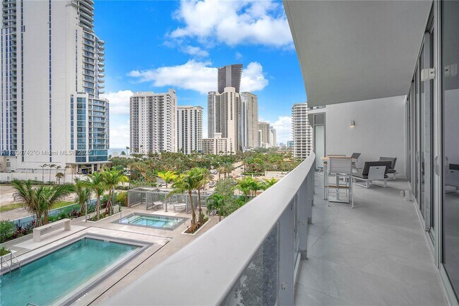 Building Photo - 17550 Collins Ave