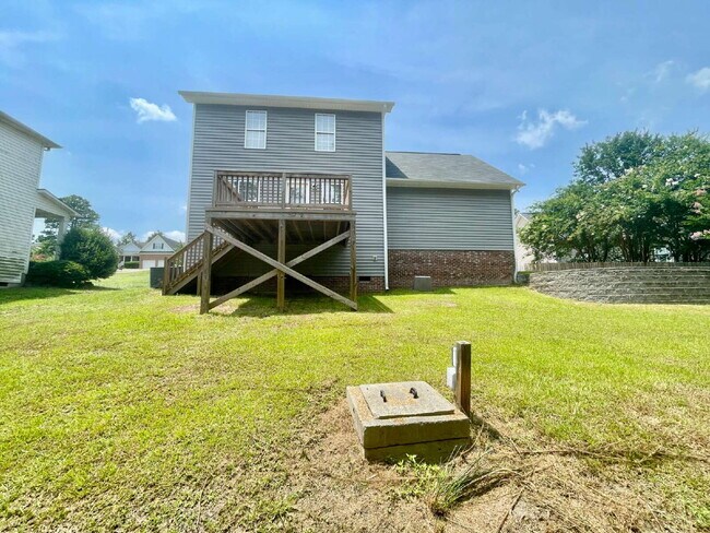 Building Photo - 3-Bed, 2 And A Half Bath Haven With Bonus ...