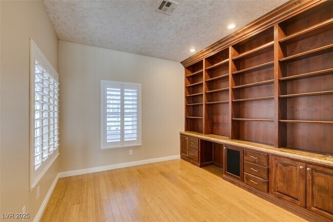 Building Photo - 1841 Indian Bend Dr