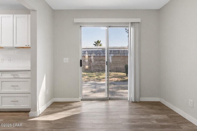 Building Photo - 1712 Vecuna Cir
