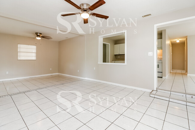 Building Photo - Lovely 3BR 1.5BA Home for You