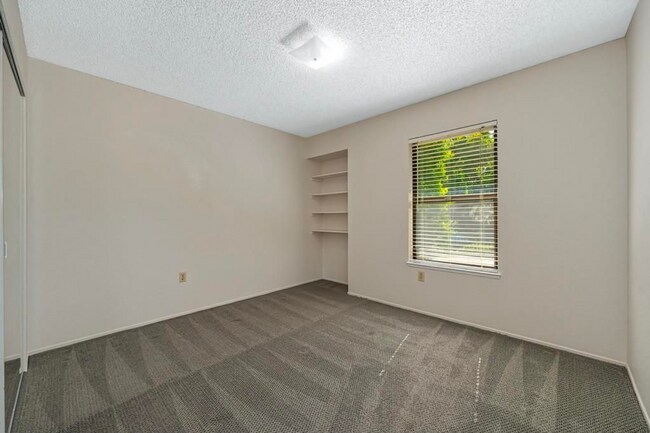 Building Photo - Beautiful 3-Bedroom Home in North Auburn's Sierra Foothills