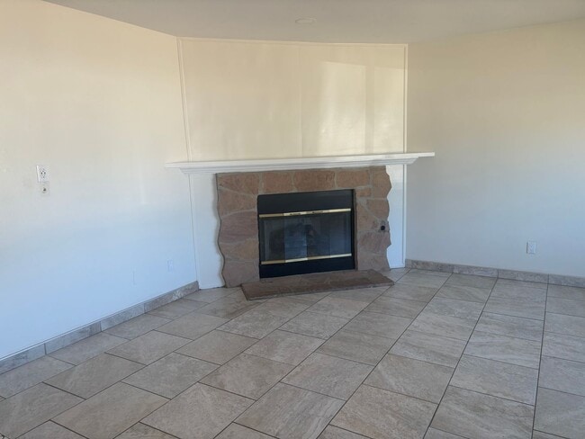Building Photo - 10547 Hayvenhurst Ave