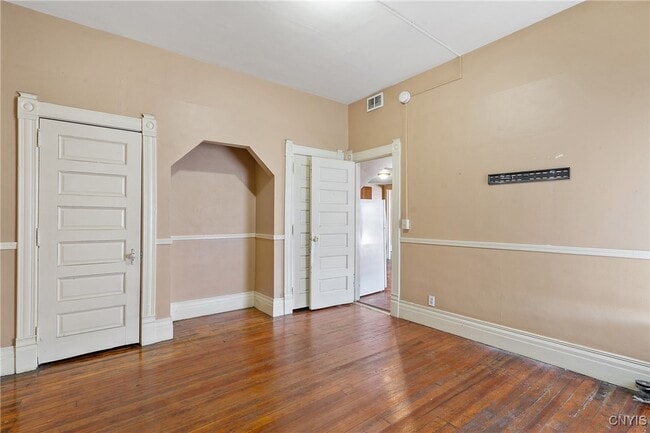 Building Photo - 319 N Salina St