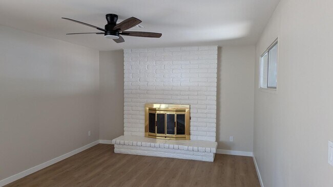 Building Photo - 1941 E Manhatton Dr