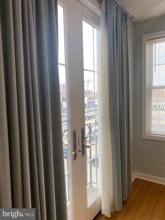 Building Photo - 4742 Pine St