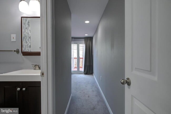 Building Photo - 16 N Bradford St