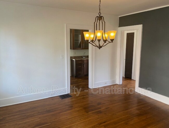 Building Photo - 3306 Montview Dr