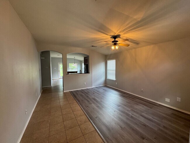 Building Photo - Freshly Renovated Midway ISD Home