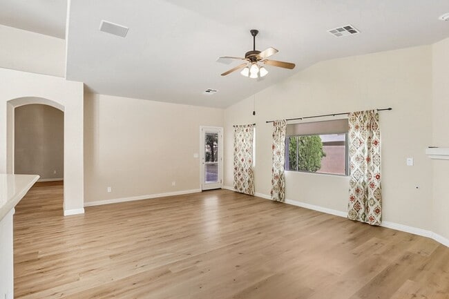 Building Photo - 4 Bed, Single Story Home, In Southwest Gat...