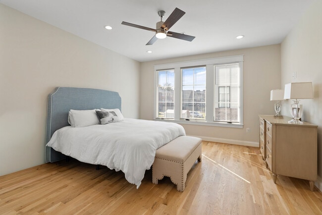 Building Photo - Bradshaw Commons