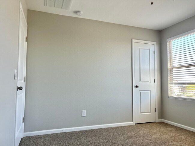 Building Photo - 1660 S Wooten St