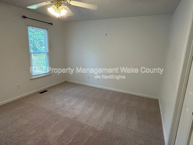Building Photo - 1811 Kelly Glen Dr