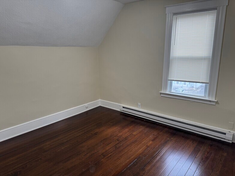 Bed 3 - 128 Pleasant St