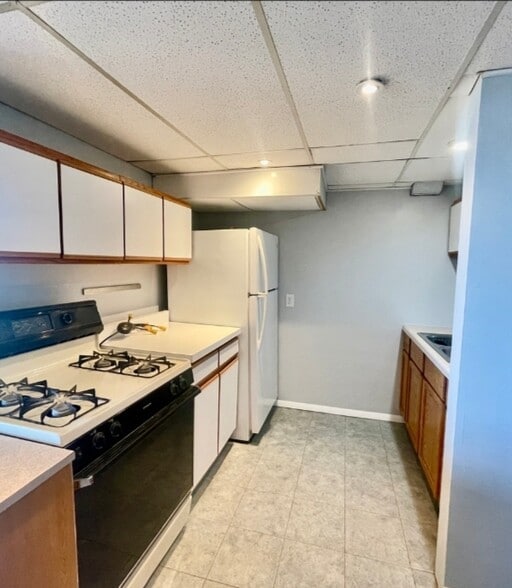 Kitchen - 33490 N Lake Shore Dr