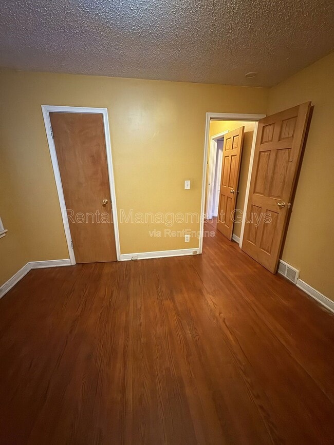 Building Photo - 1905 N 44th Ave