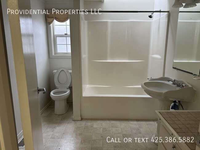 Building Photo - 20620 Larch Way