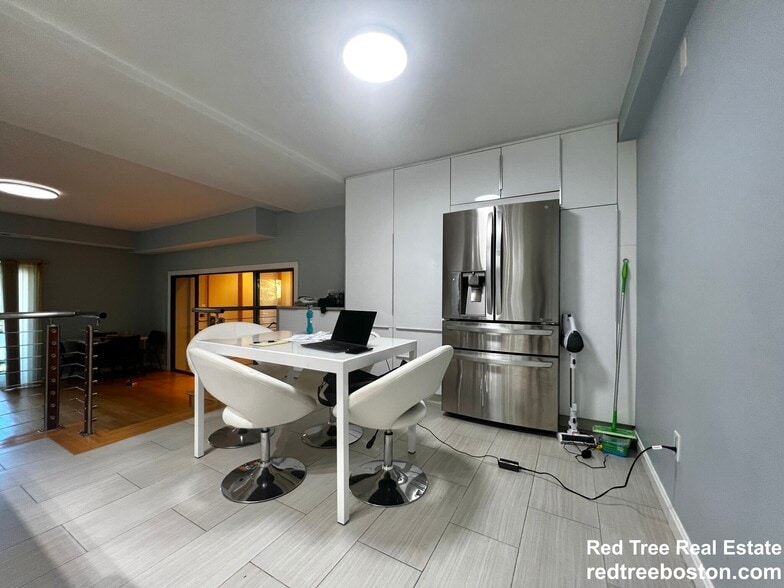 Building Photo - 57 Broadlawn Park