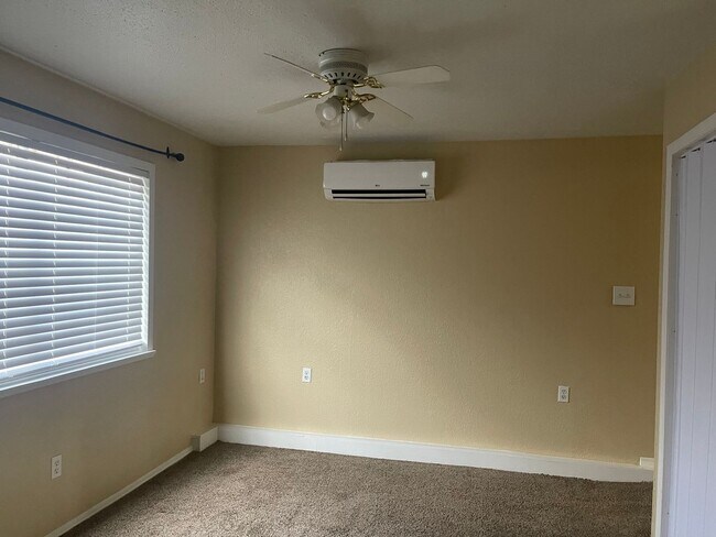 Building Photo - 5216 Los Arboles Ave NE