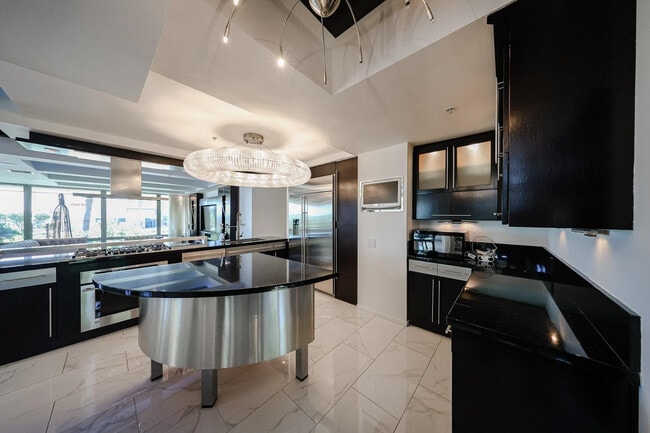Building Photo - 7157 E Rancho Vista Dr