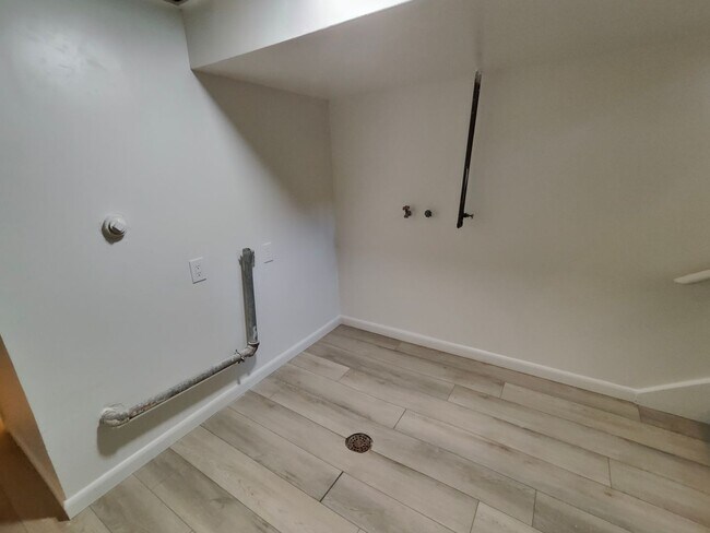 Building Photo - 6 W 1400 S